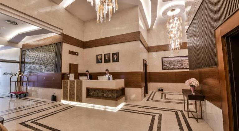 Serviced apartment with patio | Close to King Abdullah I Mosque | Good for workation | Pets allowed — photo 2