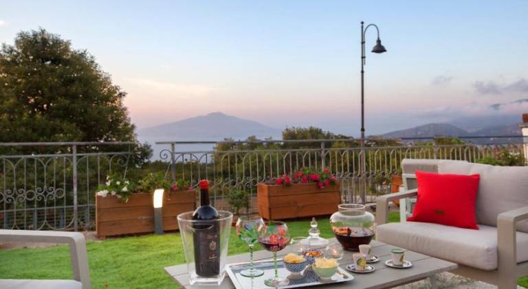 Villa with pool & jacuzzi | Pets allowed — photo 2