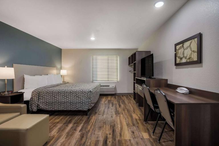 WoodSpring Suites Milwaukee - Menomonee Falls — photo 2