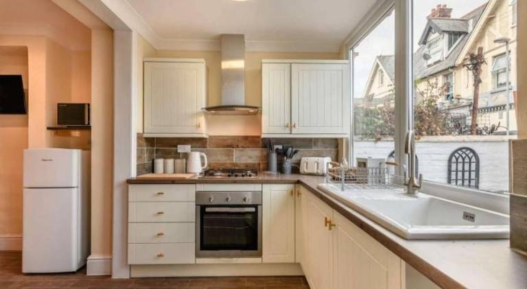 Vacation home with terrace | Close to the beach | Pet-friendly — photo 3