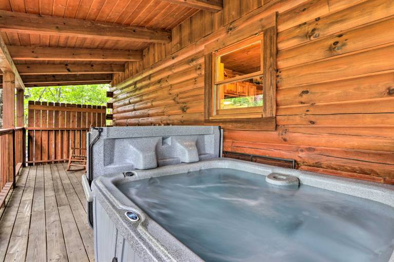 Cabin w/ Deck + Fireplace < 3 Mi to Dollywood! — photo 2