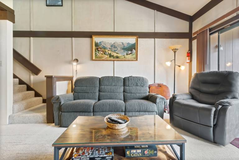 Relaxing Well Furnished Condo Creekside 29