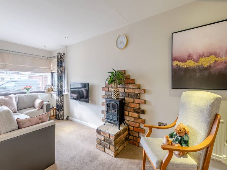 Family-friendly pleasant cottage with yard | Pets allowed — photo 3