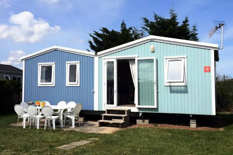 Fully equipped beautiful mobile home with patio, barbeque & hot tub | Beach nearby | Pets are welcome in Cabourg