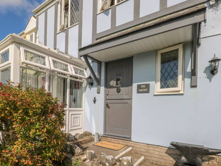 Child-friendly cottage with pool, barbeque & garden | Pets allowed — photo 3