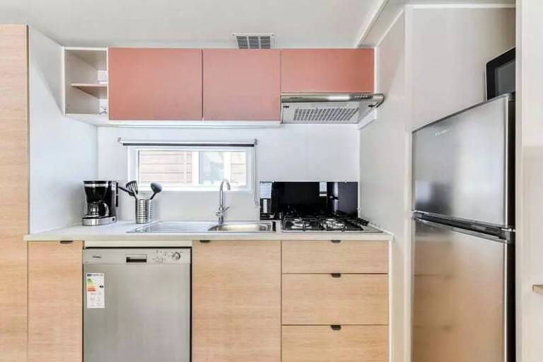 Mobile home with barbecue, jacuzzi & pool — photo 4