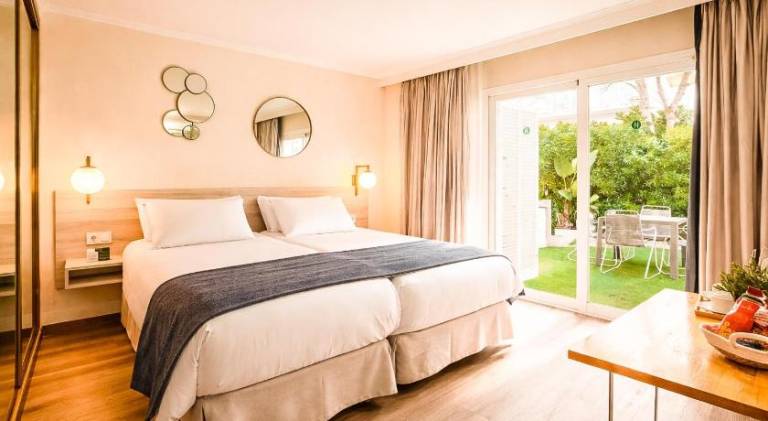 Holiday apartment with terrace, yard & pool | Perfect for remote work in Palma de Mallorca