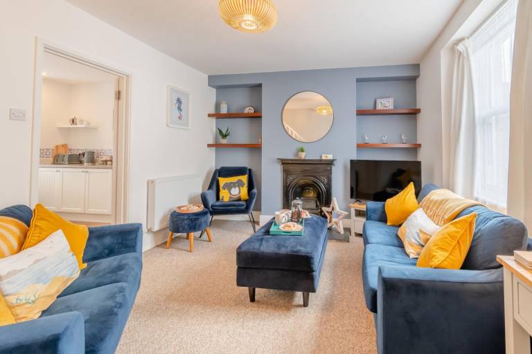 Family-oriented cottage with yard | Next to the beach | Pets are welcome in Tenby