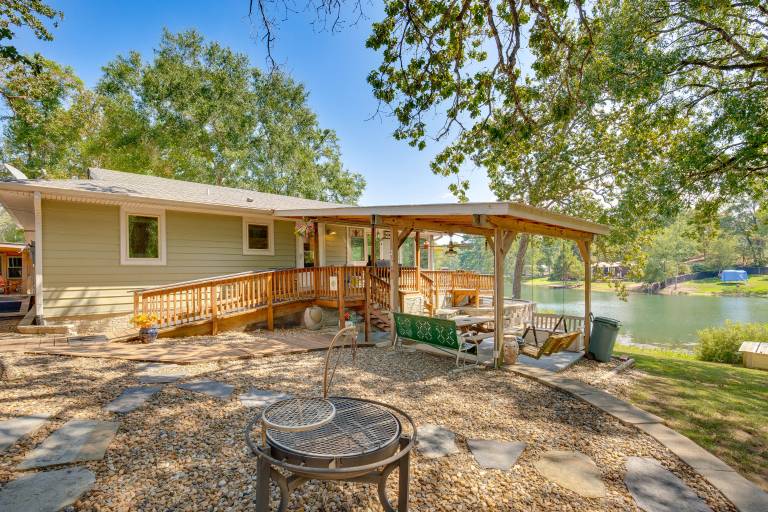 Kilgore Lakefront Home w/ Private Dock & Pier! — photo 3