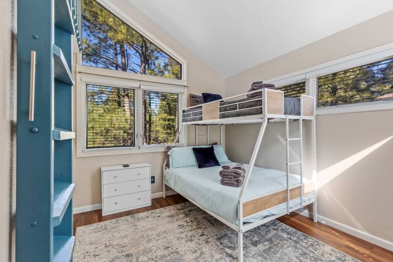 Family-oriented charming vacation home with grill | Mountain view | Good for workation | Pets are welcome — photo 5