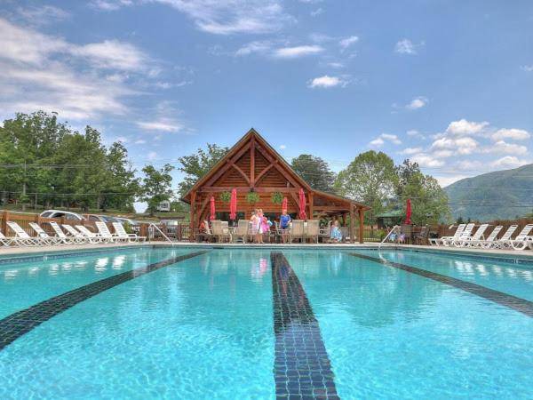 House with hot tub & pool | Pet-friendly — photo 3