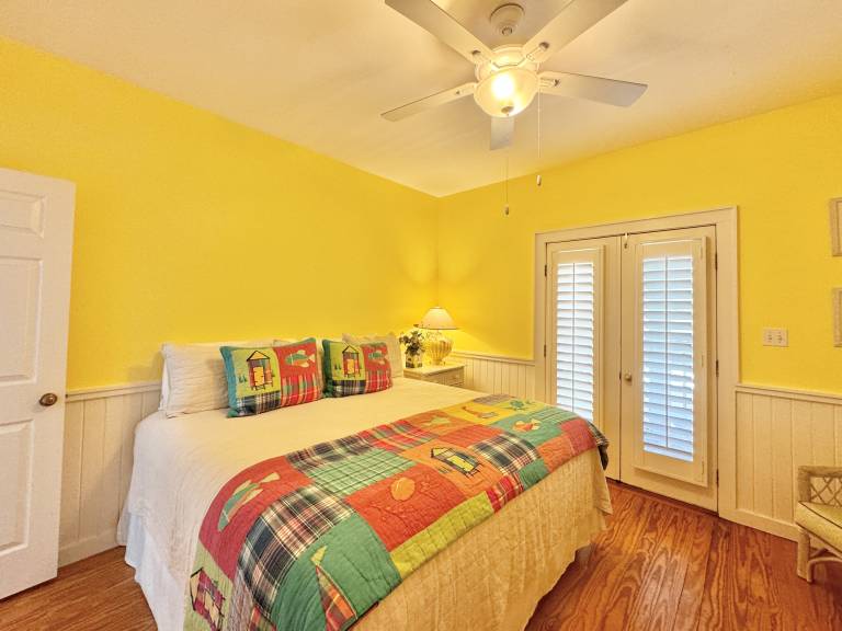Vacation home with heated pool | City view — photo 3