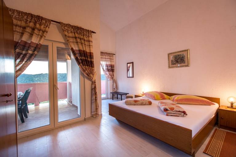 Two bedroom apartment with terrace and sea view Kampor, Rab (A-15144-a) — photo 4