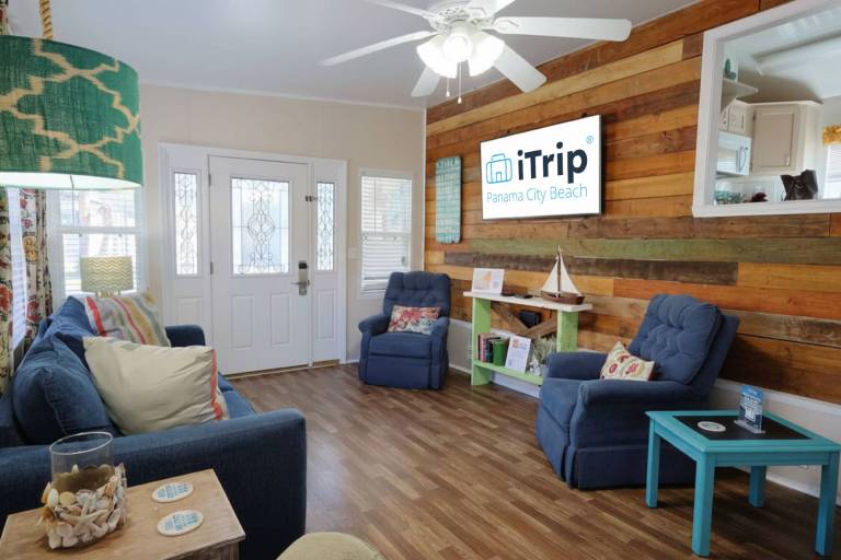 Condo with pool, hot tub & grill — photo 4