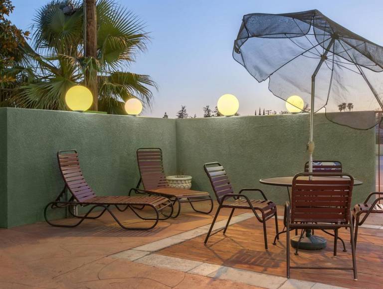 Americas Best Value Inn & Suites Bakersfield Central — photo 3