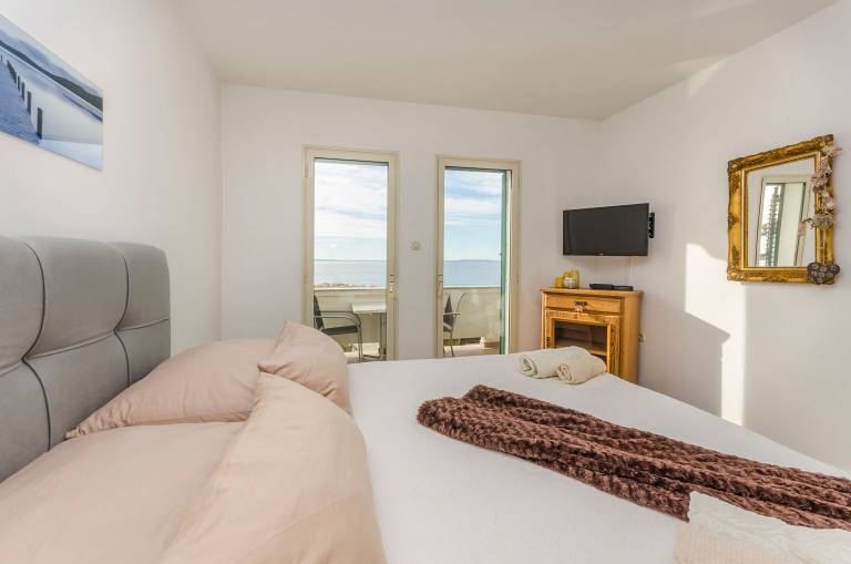 Charming apartment with patio, barbeque & heated pool | Sea view | Pets allowed — photo 5