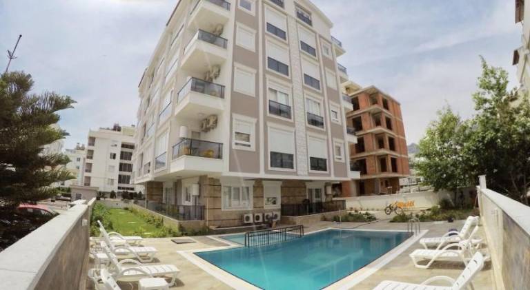 Apartment with yard & pool in Antalya