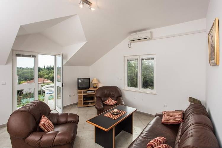 Holiday apartment with patio — photo 3