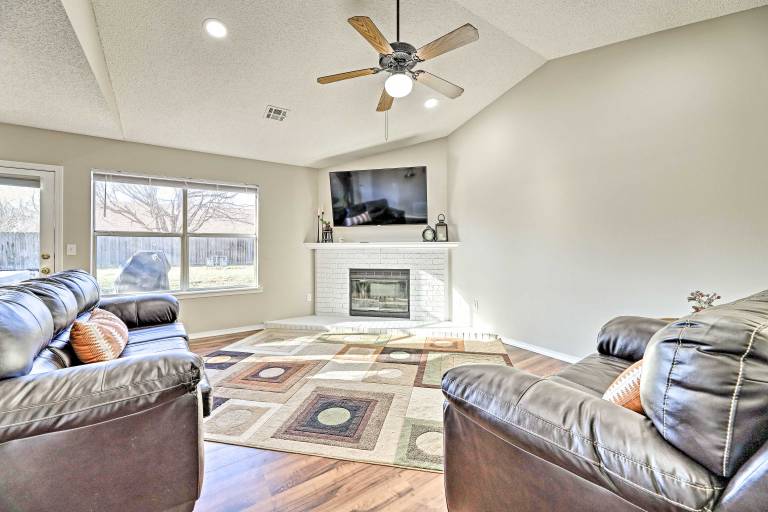 Fayetteville Home w/ Hot Tub  3 Mi to U of A! — photo 4