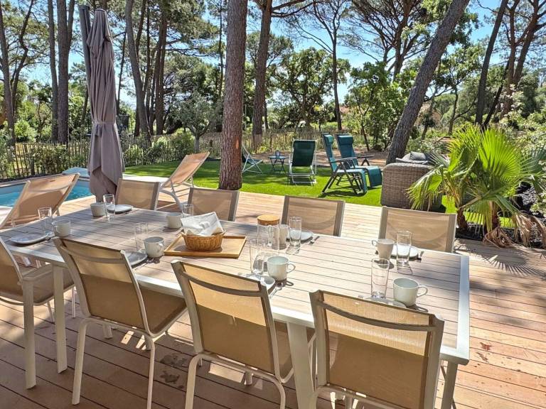 Fully equipped vacation home with private pool, BBQ & patio | Close to the beach | Pets are welcome — photo 3