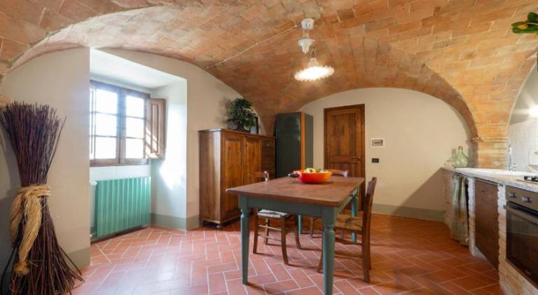 Rental apartment with barbeque & yard — photo 3