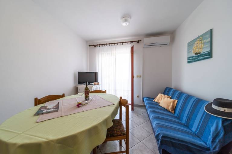 Two bedroom apartment with terrace and sea view Rab (A-24367-a) — photo 3