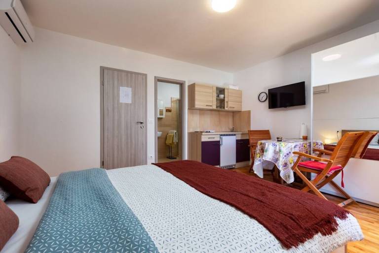Children-friendly apartment with BBQ & yard | Perfect for remote work | Pet-friendly — photo 4
