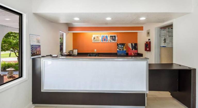 Motel 6 Salem, VA — photo 5