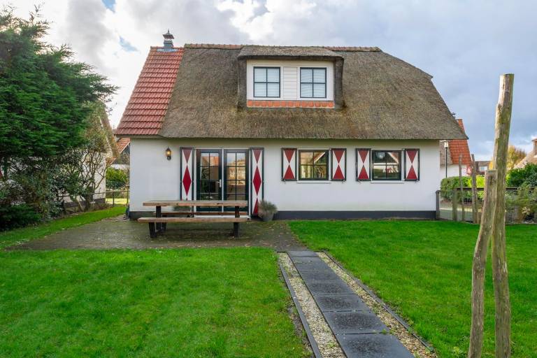 Vacation home with patio & yard in Callantsoog