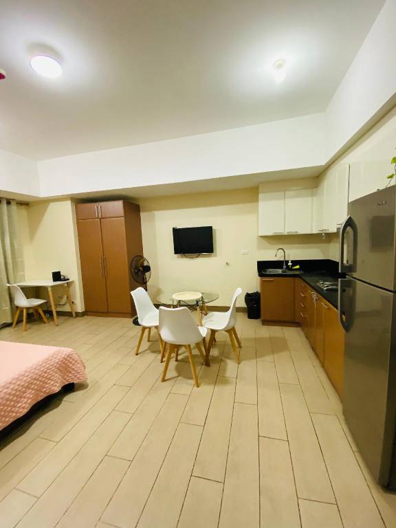 Apartment with yard & pool — photo 2