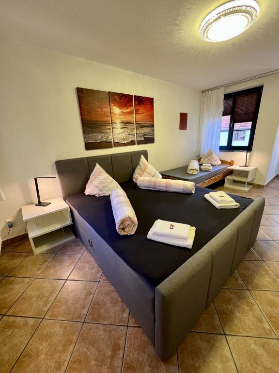Apartment with yard & patio | Garden view | Good for workation — photo 2