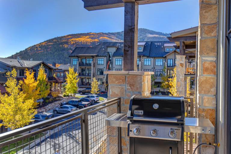 Condo with hot tub & pool | Mountain view — photo 3