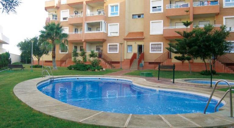 Lovely apartment with yard, pool & patio | Beach nearby | Pets allowed in Roquetas de Mar