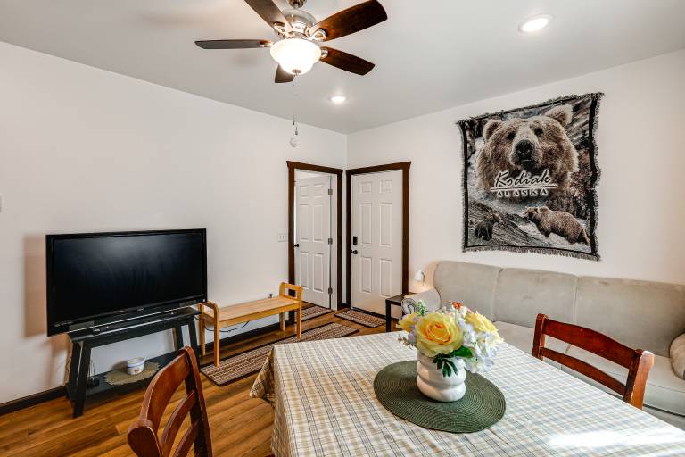 < 2 Mi to Dtwn: Pet-Friendly Getaway in Fairbanks — photo 2
