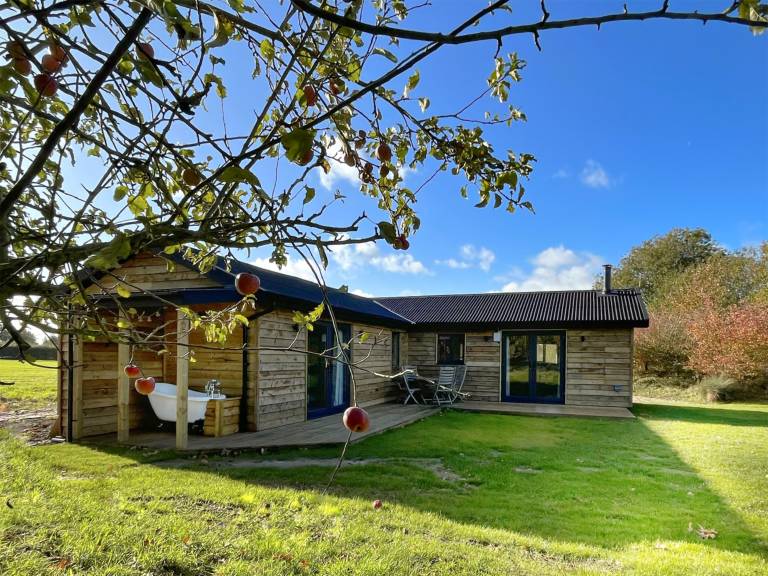 Cottage with garden | Water view — photo 2
