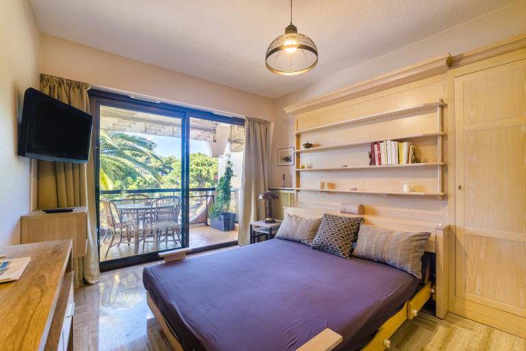 Studio "Riviera de Bahia" with Pool in a Park, Steps from the Beach — photo 4