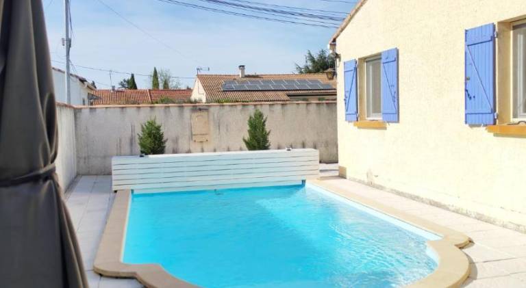 Villa with pool in Tarascon