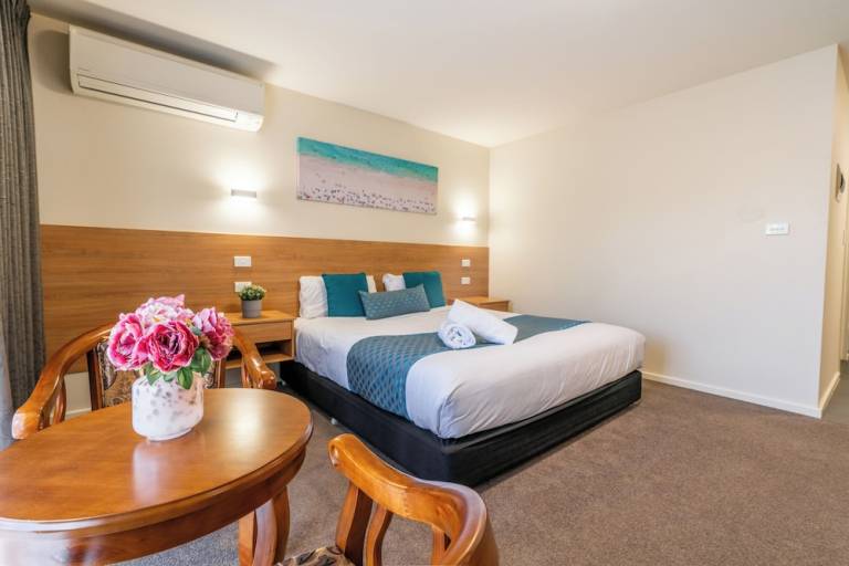 Motel Queanbeyan City Council