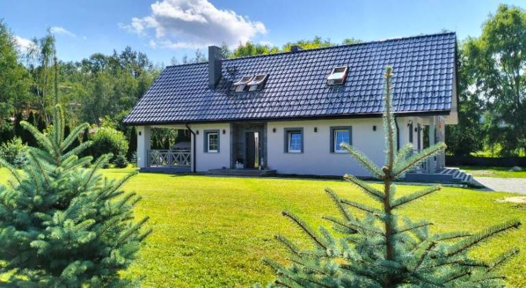 Holiday apartment with garden, BBQ & terrace in Swidnica