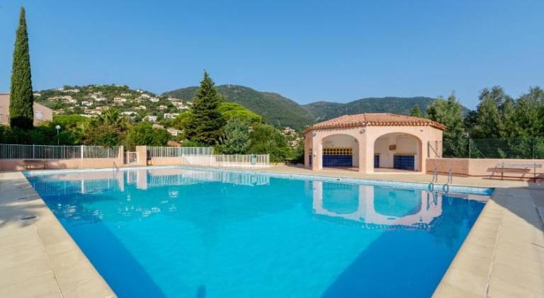 Serviced apartment with pool in Cavalaire-sur-Mer