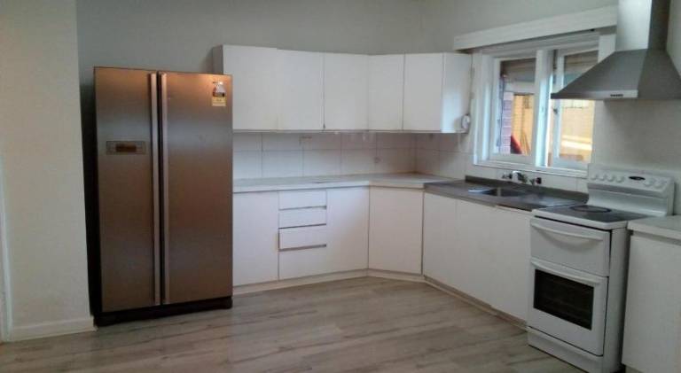 Homestay upon Kenwick Station