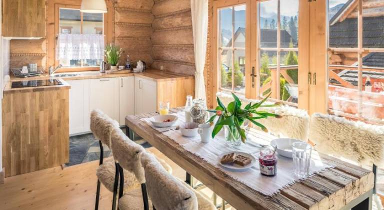 Chalet with BBQ, sauna & patio — photo 3
