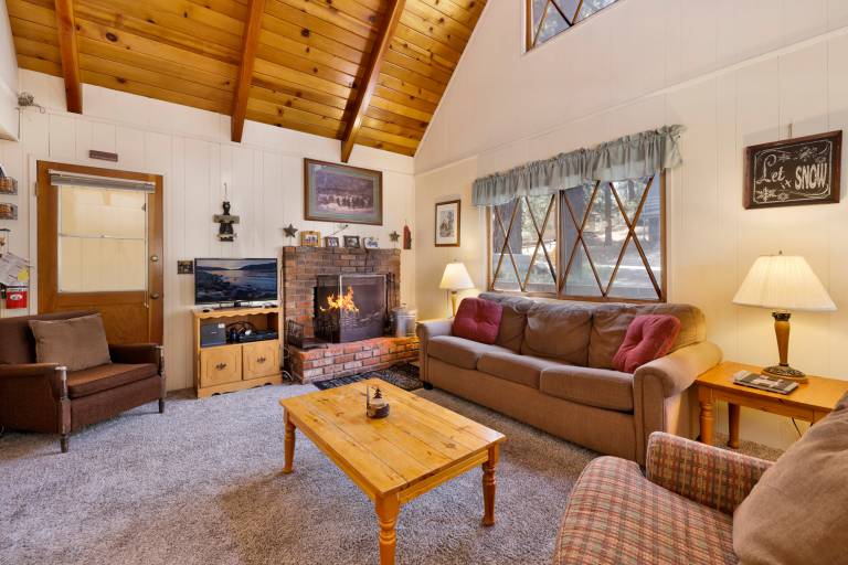 Cabin with BBQ, jacuzzi & terrace | Mountain view — photo 4