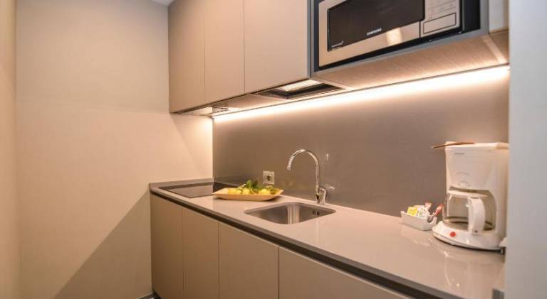 Serviced apartment with terrace & yard — photo 4