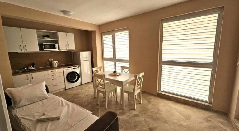 Rental apartment with terrace & yard — photo 4