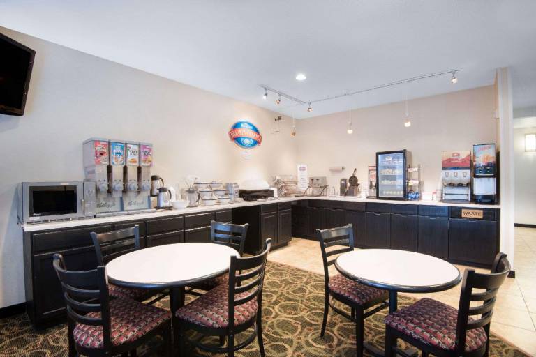 Baymont by Wyndham Casper East — photo 4