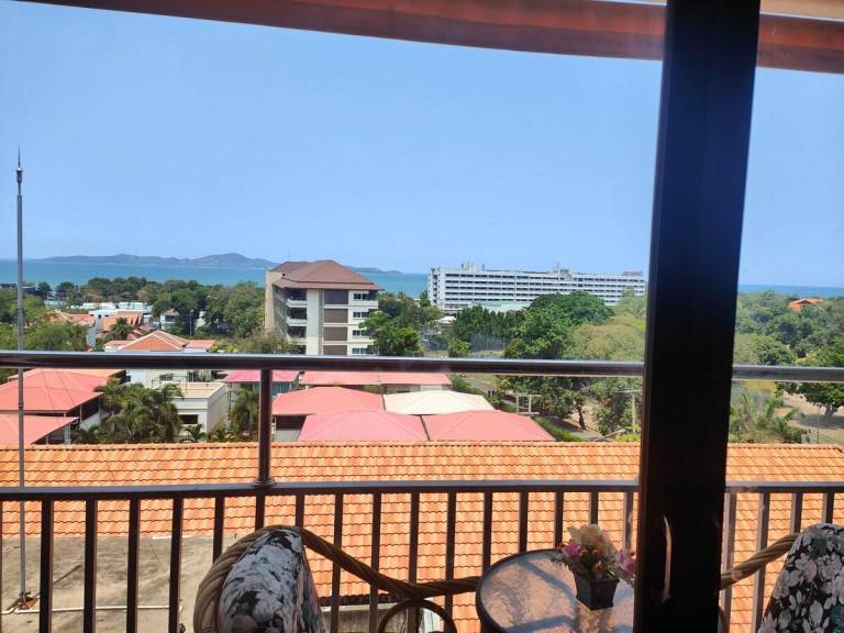 Sombat condo seaview 1 bedroom pet friendly in Pattaya