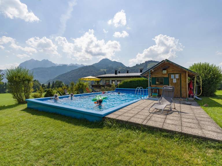 Rental apartment with heated pool, yard & terrace — photo 4