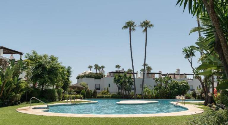 Holiday apartment with pool — photo 4