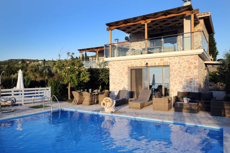 Children-friendly charming villa with barbeque, yard & private pool | Mountain view | Pets allowed — photo 2